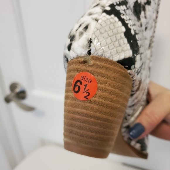Beast Fashion Snakeprint Booties Size 6.5, Stylish, Chic, City - Picture 12 of 12